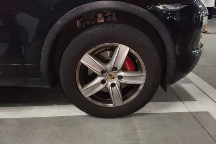 Used Porsche Cayenne 2011 3.6L automatic transmission U.S. specification Right Front Wheel Hub