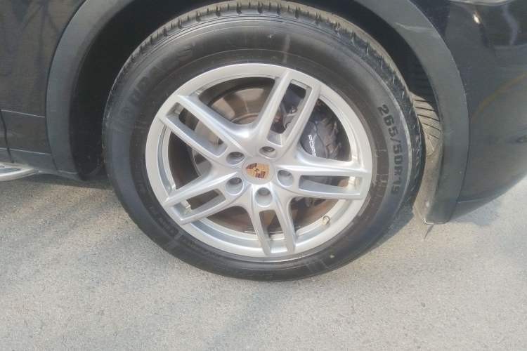 Used Porsche Cayenne 2011 Cayenne 3.0T Right Front Wheel Hub