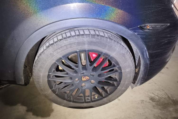 Used Porsche Cayenne 2011 Cayenne 3.0T Right Front Wheel Hub