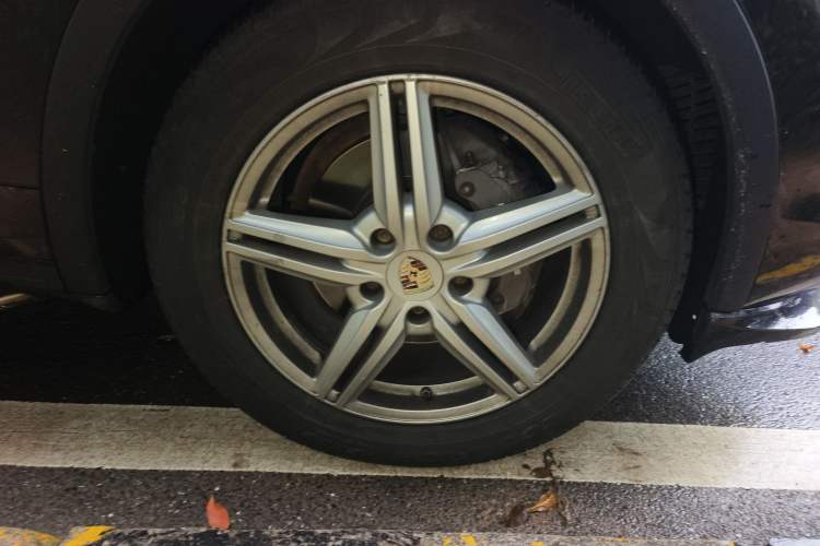 Used Porsche Cayenne 2011 Cayenne 3.0T Right Front Wheel Hub