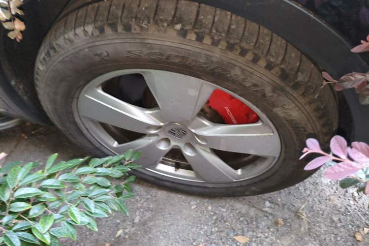 Used Porsche Cayenne 2011 Cayenne Turbo 4.8T Right Front Wheel Hub