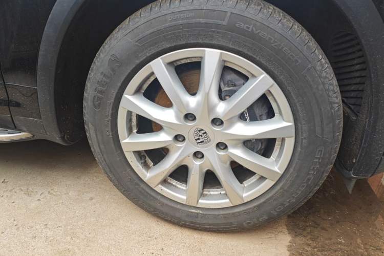 Used Porsche Cayenne 2011 Cayenne 3.0T Right Front Wheel Hub