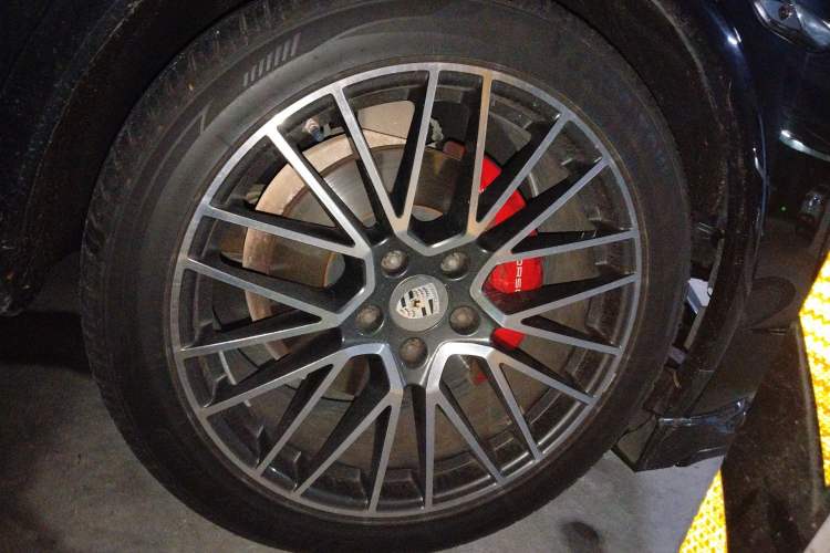 Used Porsche Cayenne 2011 Cayenne S 4.8L Right Front Wheel Hub