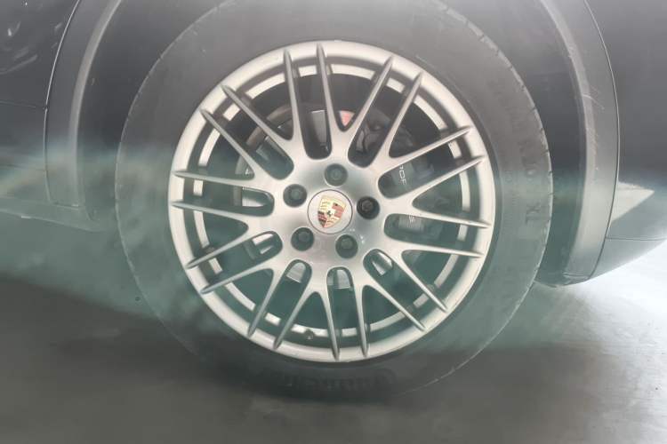 Used Porsche Cayenne 2011 Cayenne 3.0T Right Front Wheel Hub
