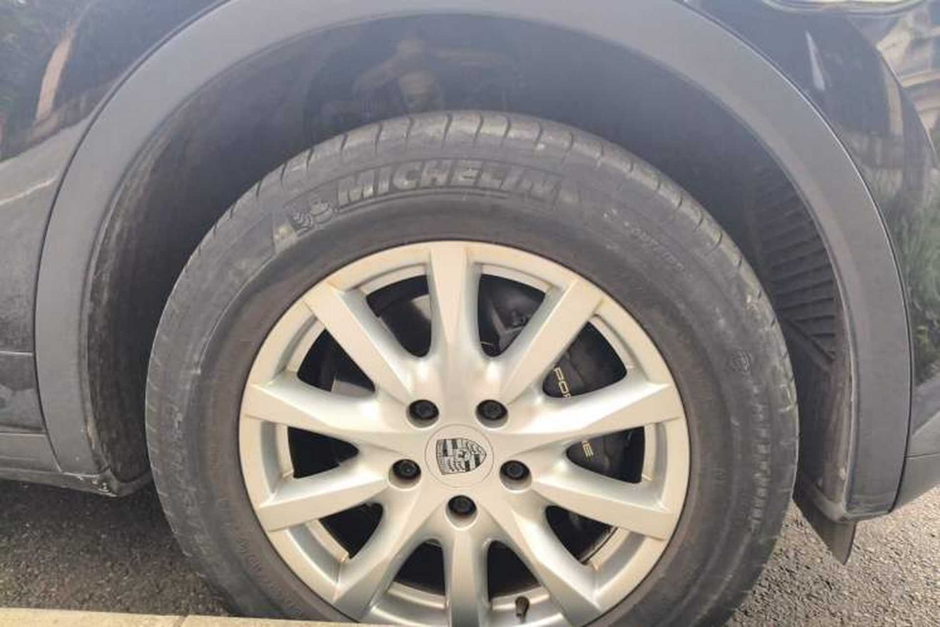 Used Porsche Cayenne 2011 Cayenne 3.0T Right Front Wheel Hub