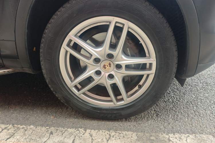 Used Porsche Cayenne 2011 Cayenne 3.0T Right Front Wheel Hub
