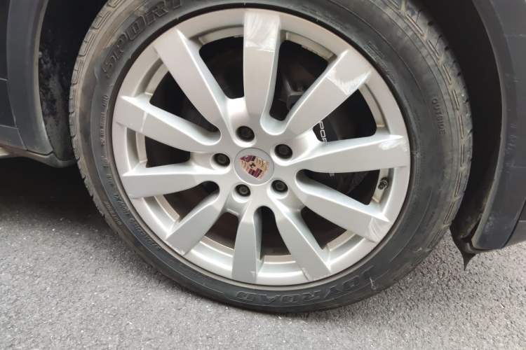 Used Porsche Cayenne 2011 Cayenne 3.0T Right Front Wheel Hub