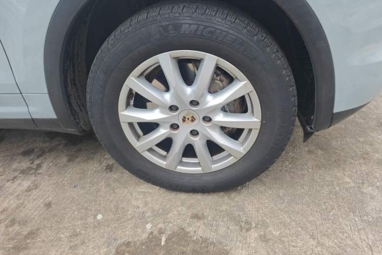 Used Porsche Cayenne 2011 Cayenne 3.0T Right Front Wheel Hub