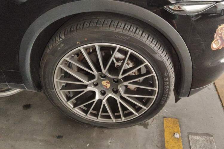 Used Porsche Cayenne 2011 Cayenne S Hybrid 3.0T Right Front Wheel Hub