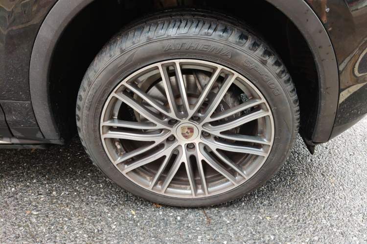 Used Porsche Cayenne 2011 Cayenne 3.0T Right Front Wheel Hub