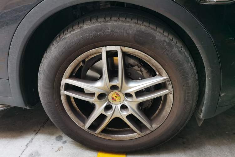 Used Porsche Cayenne 2011 Cayenne 3.0T Right Front Wheel Hub