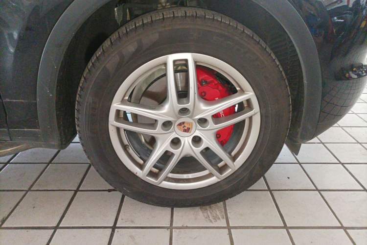 Used Porsche Cayenne 2011 Cayenne 3.0T Right Front Wheel Hub