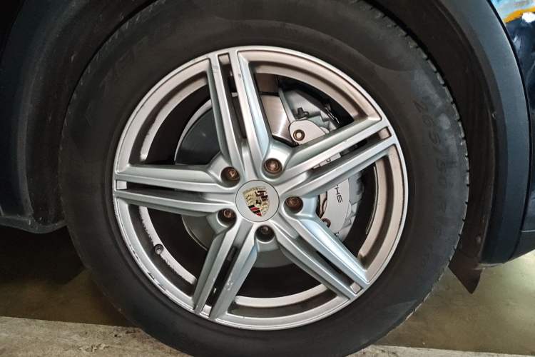 Used Porsche Cayenne 2011 Cayenne S 4.8L Right Front Wheel Hub