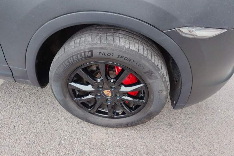 Used Porsche Cayenne 2011 Cayenne 3.0T Right Front Wheel Hub