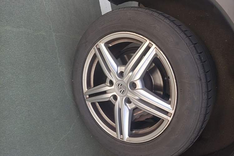 Used Porsche Cayenne 2011 Cayenne 3.0T Right Rear Wheel Hub