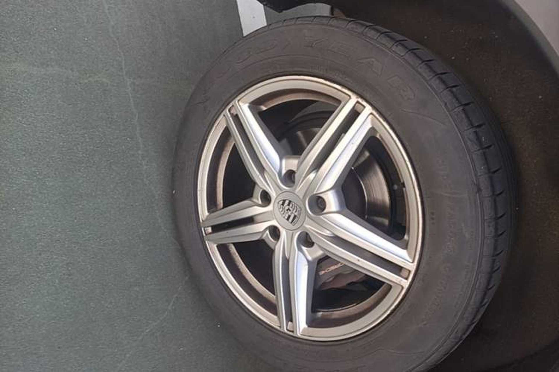 Used Porsche Cayenne 2011 Cayenne 3.0T Right Rear Wheel Hub