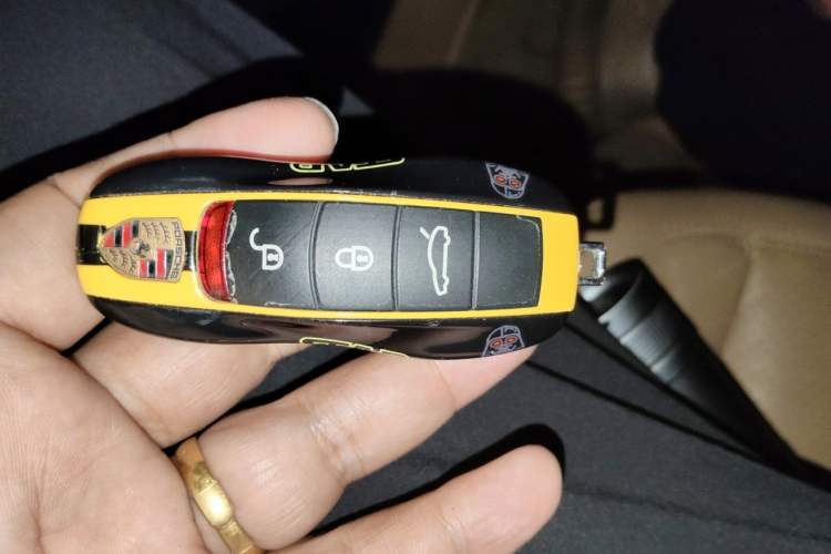 Used Porsche Cayenne 2011 Cayenne 3.0T Vehicle Key