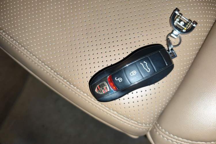 Used Porsche Cayenne  Vehicle Key