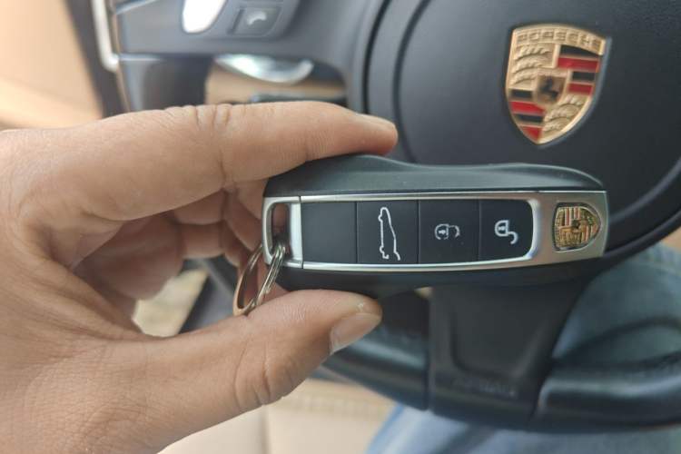 Used Porsche Cayenne 2011 Cayenne 3.0T Vehicle Key