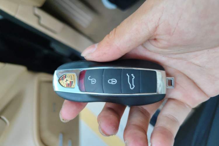 Used Porsche Cayenne 2011 Cayenne 3.0T Vehicle Key