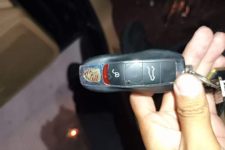 Used Porsche Cayenne 2011 Cayenne 3.0T Vehicle Key