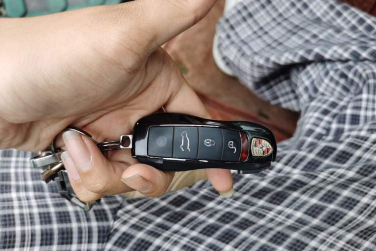 Used Porsche Cayenne 2011 Cayenne 3.0T Vehicle Key