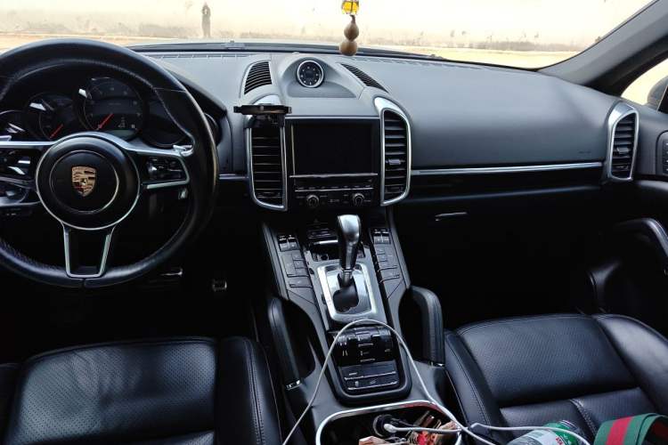 Used Porsche Cayenne 2011 Cayenne 3.0T Center Console