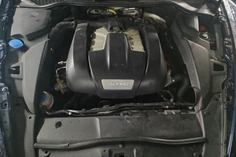 Used Porsche Cayenne 2011 Cayenne 3.0T Engine Bay