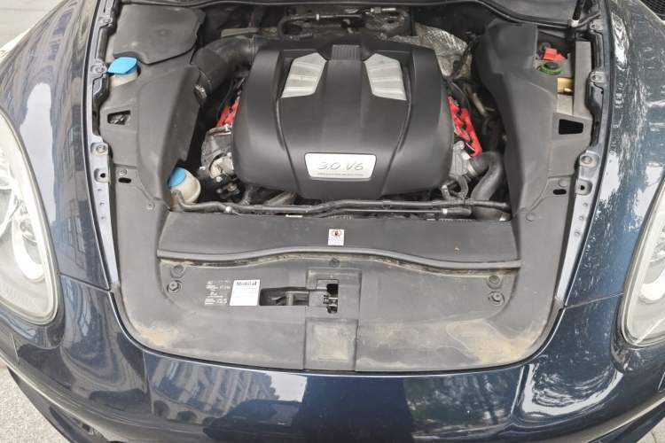 Used Porsche Cayenne 2011 Cayenne 3.0T Engine Bay
