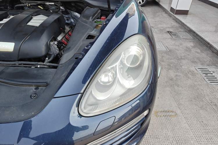Used Porsche Cayenne 2011 Cayenne 3.0T Engine Bay Left
