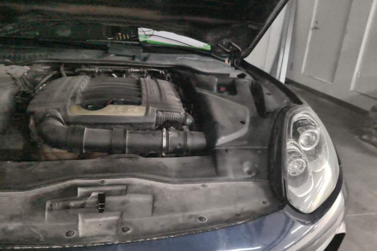 Used Porsche Cayenne  Engine Bay Left