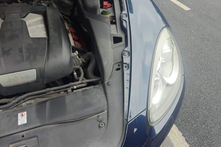 Used Porsche Cayenne 2011 Cayenne 3.0T Engine Bay Left