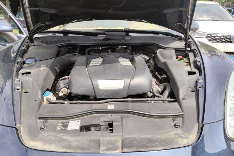 Used Porsche Cayenne 2011 Cayenne 3.0T Engine Bay