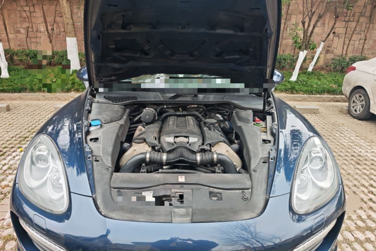 Used Porsche Cayenne 2011 Cayenne Turbo 4.8T Engine Bay