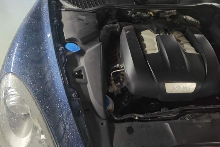 Used Porsche Cayenne 2011 Cayenne 3.0T Engine Bay Right