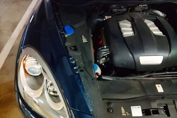 Used Porsche Cayenne 2011 Cayenne 3.0T Engine Bay Right