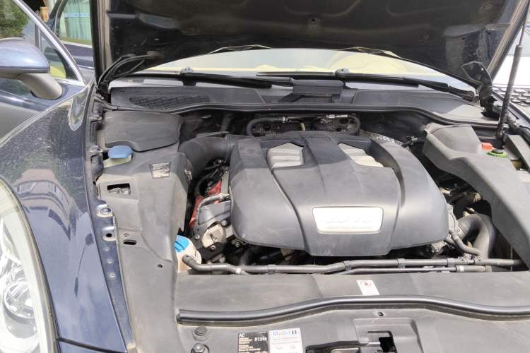 Used Porsche Cayenne 2011 Cayenne 3.0T Engine Bay Right