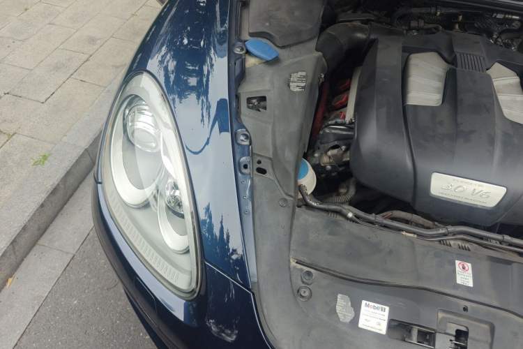 Used Porsche Cayenne 2011 Cayenne 3.0T Engine Bay Right