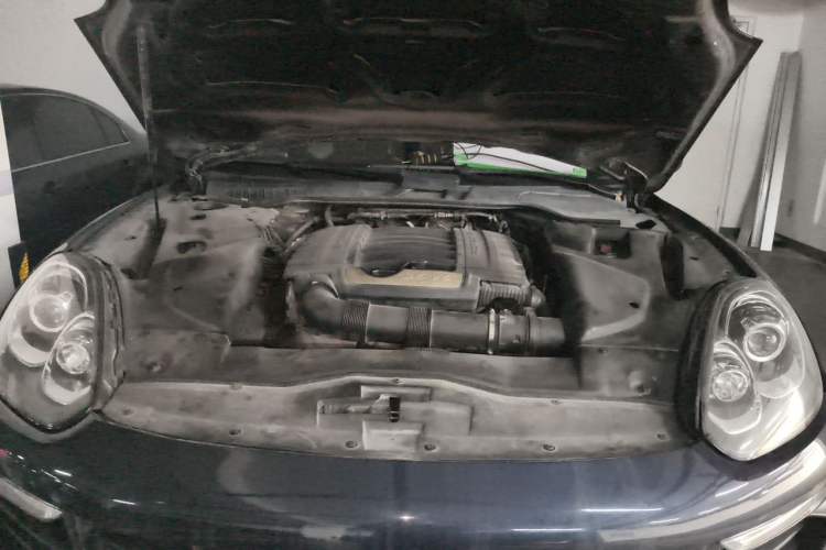 Used Porsche Cayenne  Engine Bay