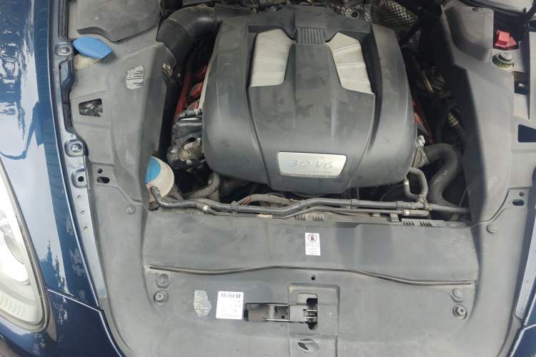 Used Porsche Cayenne 2011 Cayenne 3.0T Engine Bay
