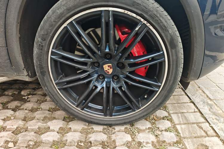 Used Porsche Cayenne 2011 Cayenne Turbo 4.8T Exterior 4
