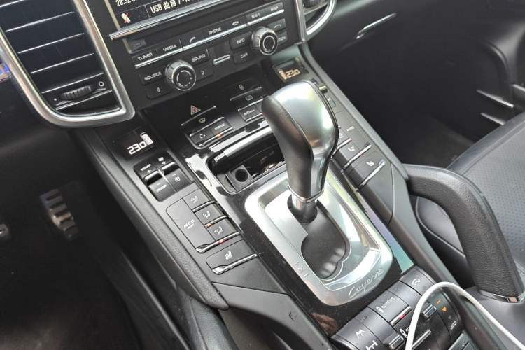 Used Porsche Cayenne 2011 Cayenne 3.0T Gear Lever