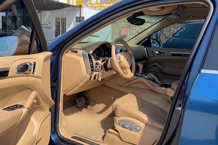 Used Porsche Cayenne 2011 Cayenne S Hybrid 3.0T Interior 1