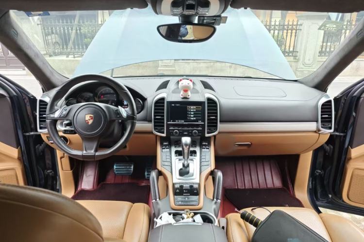 Used Porsche Cayenne 2011 Cayenne Turbo 4.8T Interior 3