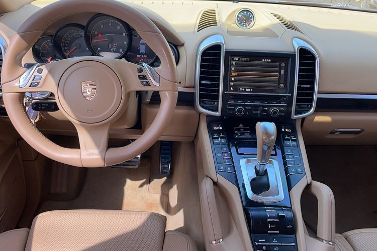Used Porsche Cayenne 2011 Cayenne S Hybrid 3.0T Interior 4