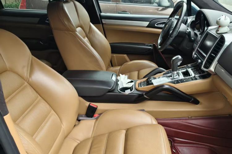 Used Porsche Cayenne 2011 Cayenne Turbo 4.8T Interior 5