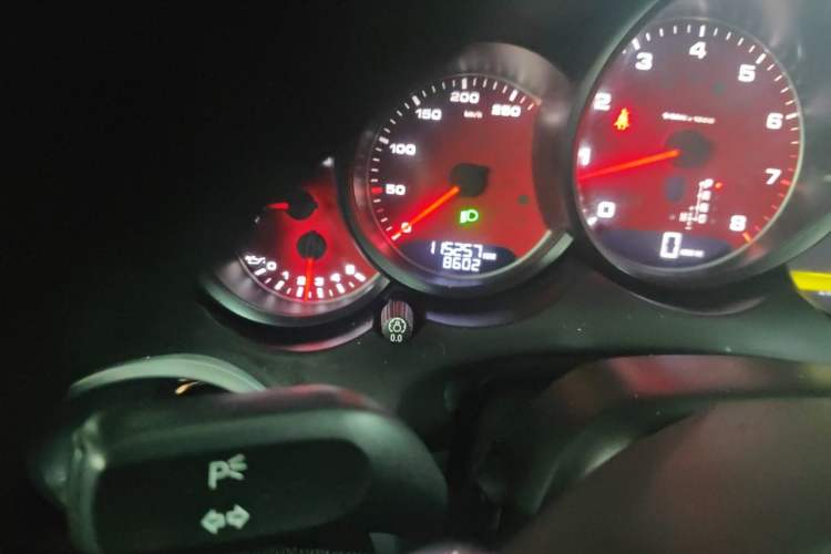 Used Porsche Cayenne 2011 Cayenne 3.0T Odometer Close Up