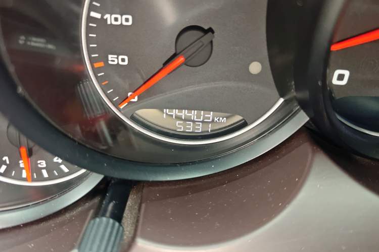 Used Porsche Cayenne 2011 Cayenne Turbo 4.8T Odometer Close Up
