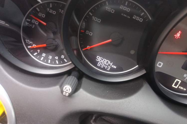 Used Porsche Cayenne 2011 Cayenne S 4.8L Odometer Close Up