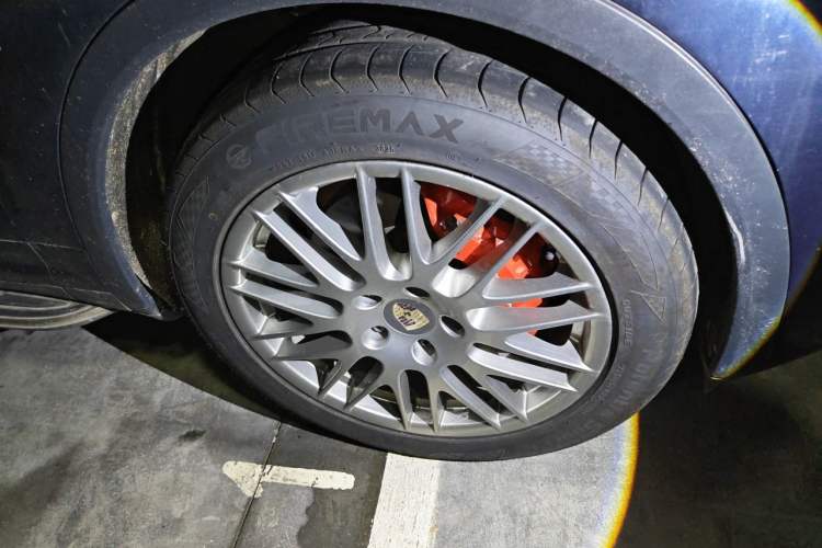 Used Porsche Cayenne 2011 Cayenne S 4.8L Right Front Wheel Hub